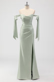 Vestido de dama de honor largo fruncido con hombros descubiertos de sirena verde salvia