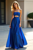 Vestido de invitada de boda largo con corte sin tirantes de satén azul real