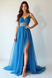 Tirantes de espagueti de tul azul Vestido largo de invitada de boda fruncido de una línea con abertura