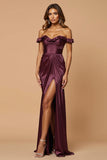 Vestido formal largo morado con abertura