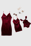 Vino conjunto de vestido de tirantes de terciopelo a juego para madre e hija.