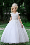 Vestido blanco de niña de flores con lazo