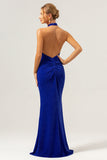 Vestido de dama de honor largo sin espalda halter azul brillante