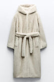 Piel de oveja larga beige gris con cinturón
