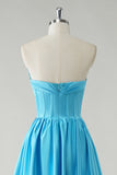 Vestido largo de lentejuelas sin tirantes con corsé azul brillante