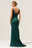 Vaina verde oscuro con escote en V Vestido de dama de honor fruncido alto-bajo con abertura