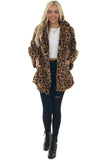 Abrigo de piel de mujer amarillo con estampado de leopardo