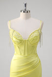 Corsé de sirena amarillo Vestido de fiesta largo con tirantes finos y abertura