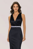 Vestido formal largo largo con escote en V cruzado de sirena negra brillante con cuentas
