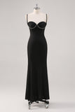 Vestido formal simple de tirantes negros con tirantes finos
