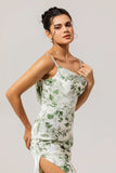 Vestido de dama de honor con cuello vuelto floral verde y abertura