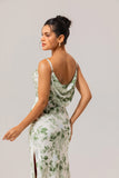Vestido de dama de honor con cuello vuelto floral verde y abertura