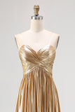 Vestido de fiesta largo plisado de satén con corte A dorado y sin tirantes