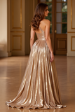 Vestido de fiesta metálico largo de un hombro largo de una línea dorada con abertura