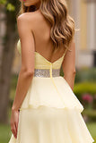 Vestido de fiesta largo escalonado de novia de color amarillo claro con abalorios