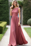Elegante vestido largo de dama de honor de gasa de color rosa empolvado de una línea