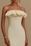 Vestido blanco recto de satén de sirena hasta los tobillos con volantes