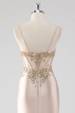 Vestido de fiesta con apliques de corsé champán brillante con abertura