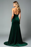 Vestido formal de terciopelo verde oscuro sin tirantes con abertura