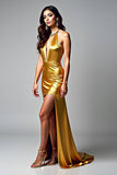 Vestido de fiesta halter con cuentas de vaina dorada con abertura