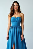 Vestido de invitada de boda largo fruncido sin tirantes sin tirantes azul con abertura