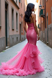 Vestido de fiesta con volantes de sirena sin tirantes de color rosa intenso