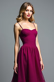 Vestido de invitada de boda largo de tirantes de espagueti morado oscuro con volantes