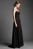 Vestido negro satinado con tirantes finos de una línea