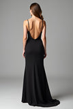 Vestido negro fruncido con tirantes de espagueti sirena