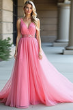Vestido largo de invitada de boda fruncido de tul rosa con escote en V