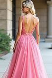 Vestido largo de invitada de boda fruncido de tul rosa con escote en V