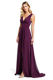 Vestido morado fruncido de la madre de la novia con escote en V
