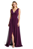 Vestido morado fruncido de la madre de la novia con escote en V