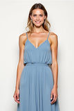 Vestido largo de dama de honor de gasa azul empolvado con tirantes de espagueti de línea