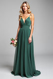 Tirantes de espagueti verde oscuro de gasa Un vestido largo de dama de honor