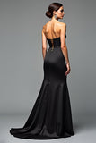 Vestido sirena de corbata negra sin tirantes con abertura