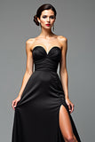 Vestido sirena de corbata negra sin tirantes con abertura