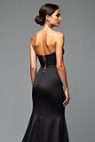 Vestido sirena de corbata negra sin tirantes con abertura