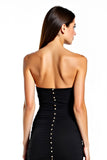 Vestido corto negro ajustado sin tirantes