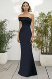 Vestido formal largo sirena de satén mate negro de un hombro