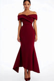 Vestido formal largo con hombros descubiertos en color burdeos