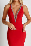 Vestido formal de satén rojo mate con escote en V profundo