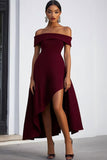 Vestido formal de crepé burdeos con hombros descubiertos