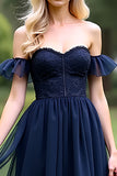 Vestido formal azul marino con hombros descubiertos A Line