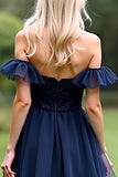 Vestido formal azul marino con hombros descubiertos A Line