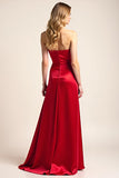 Vestido formal largo sin tirantes de satén rojo de una línea