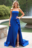 Vestido formal de crepé sin tirantes azul real con abertura