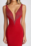 Vestido de fiesta largo rojo con escote en V y lentejuelas brillantes