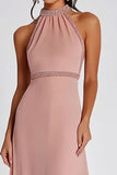 Vestido formal largo halter con cuentas de vaina rosa brillante