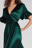 Vestido formal largo con volantes en verde oscuro con escote en V